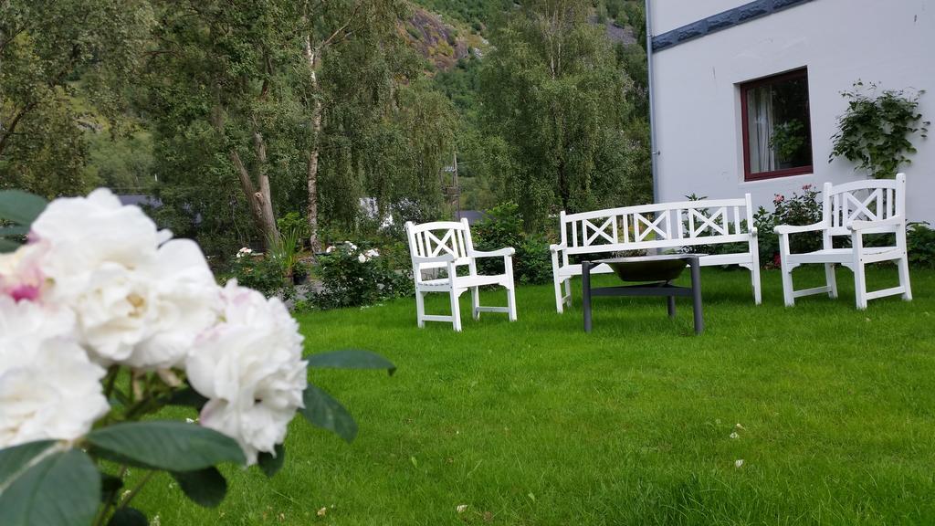 Petrines Gjestgiveri Norddal Eksteriør billede